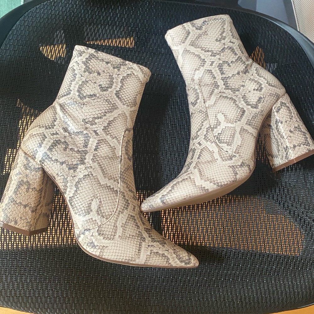 STEVE MADDEN Snake Printed Block Heel Boots